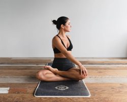 7 colchonetas de yoga con líneas y marcas en comparación
